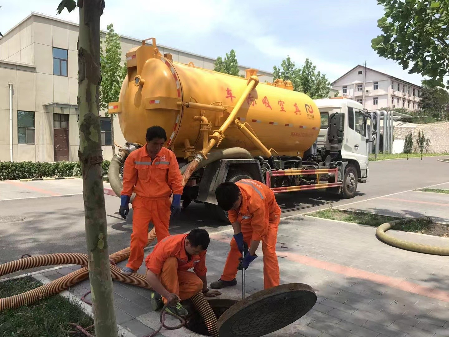 江孜化粪池清理与5-8吨吸粪车施工效率分析